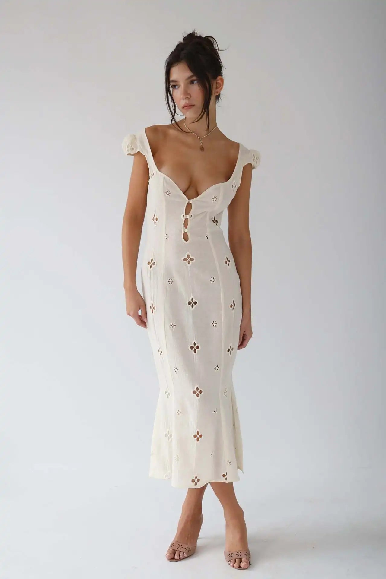 Isolde – Embroidered Bubble-Sleeve Dress
