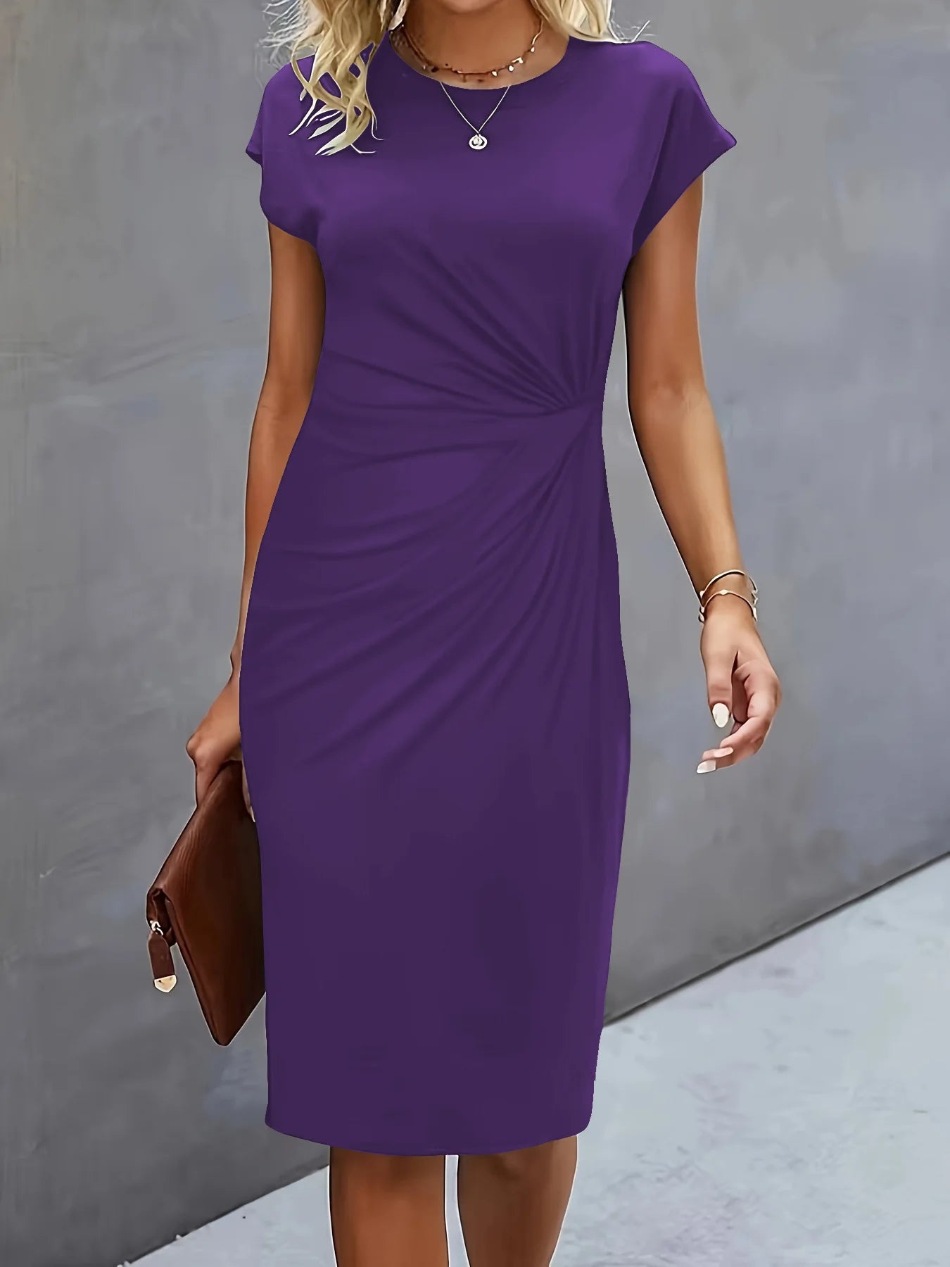 Noa – Classic Bodycon Midi Dress