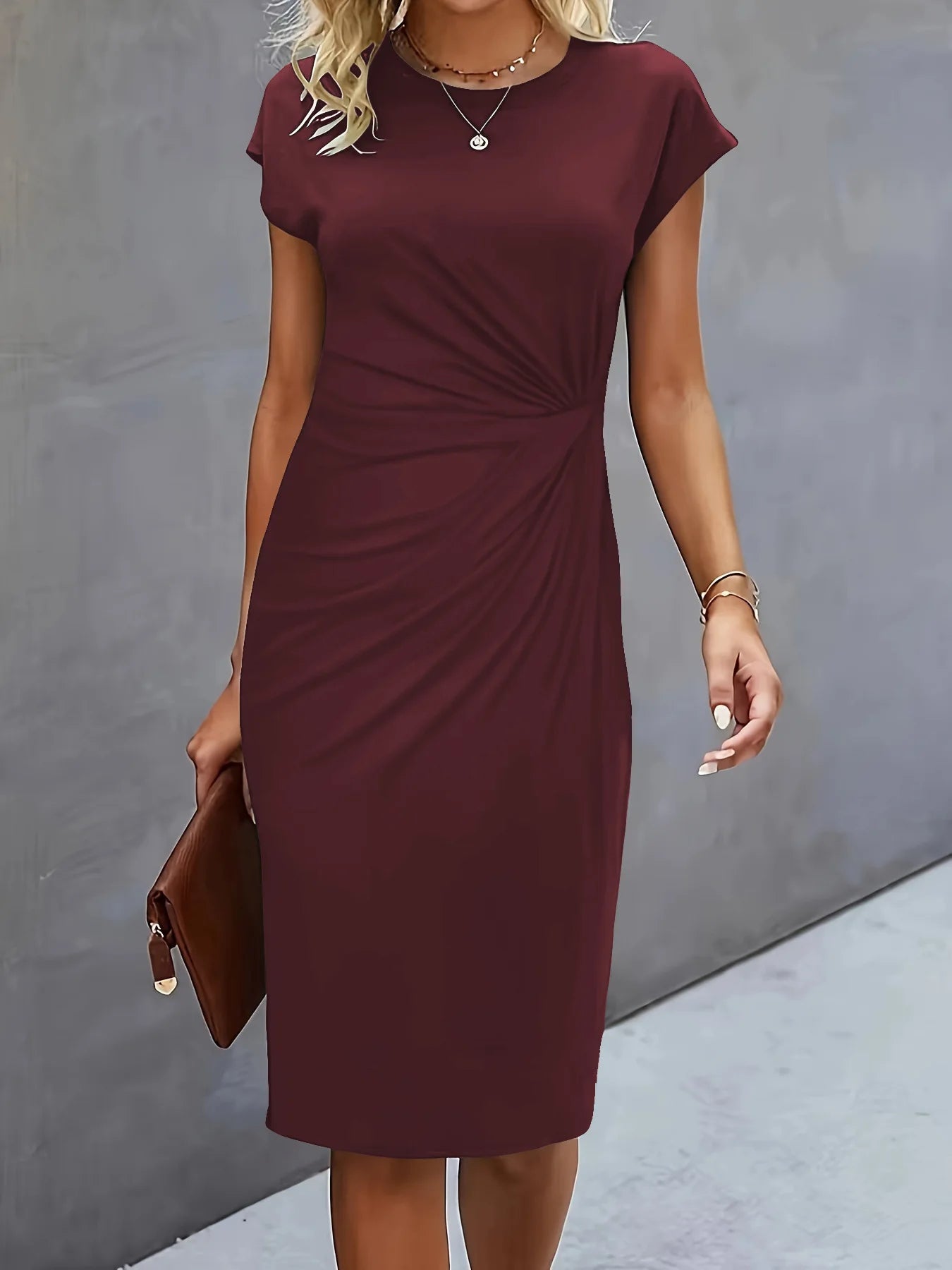 Noa – Classic Bodycon Midi Dress