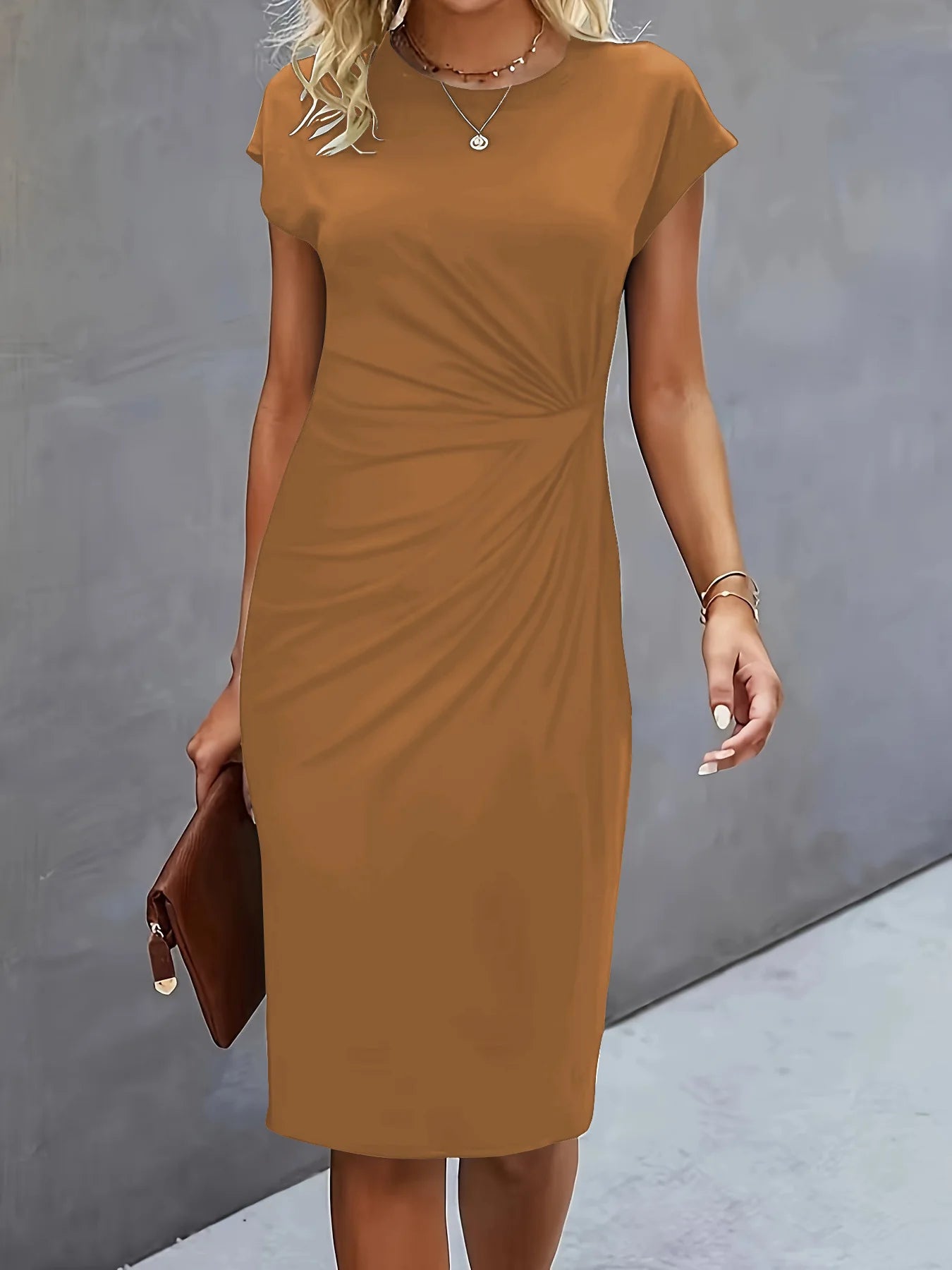 Noa – Classic Bodycon Midi Dress