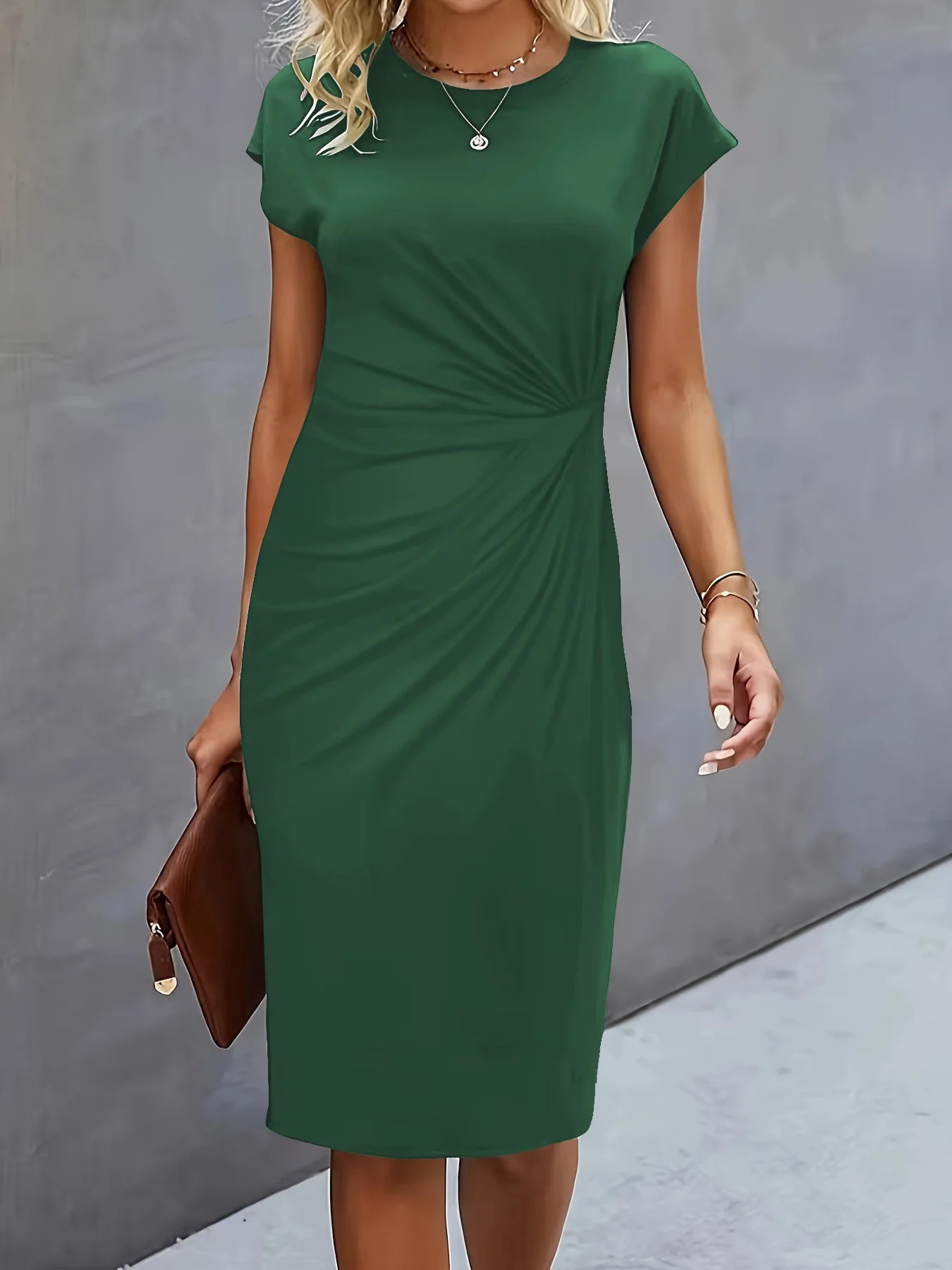 Noa – Classic Bodycon Midi Dress